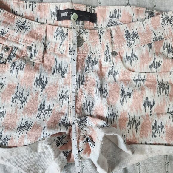 Levis Pink And Grey Short Shorts - Picture 6 of 6